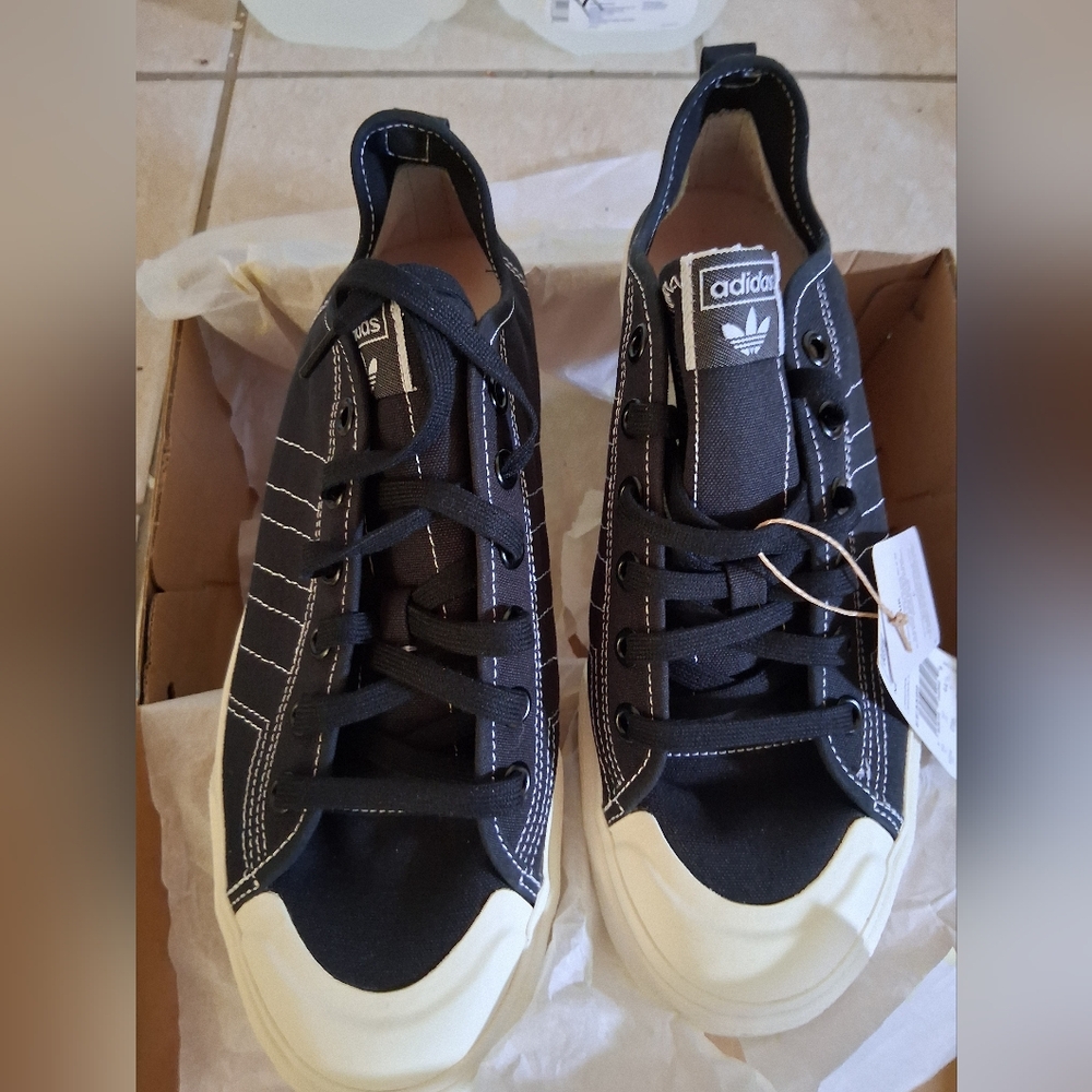Adidas Men's Black and White Canvas Sneakers 3 Stripe Nizza 10.5 Nwt And Box - Picture 2 of 13